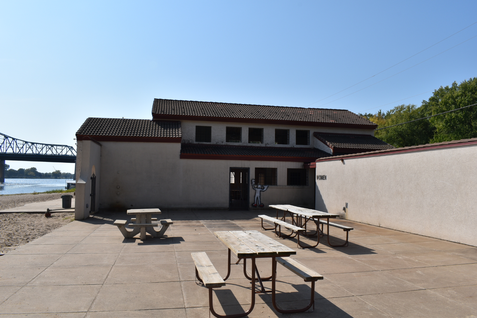 Pettibone Beach House North Plaza