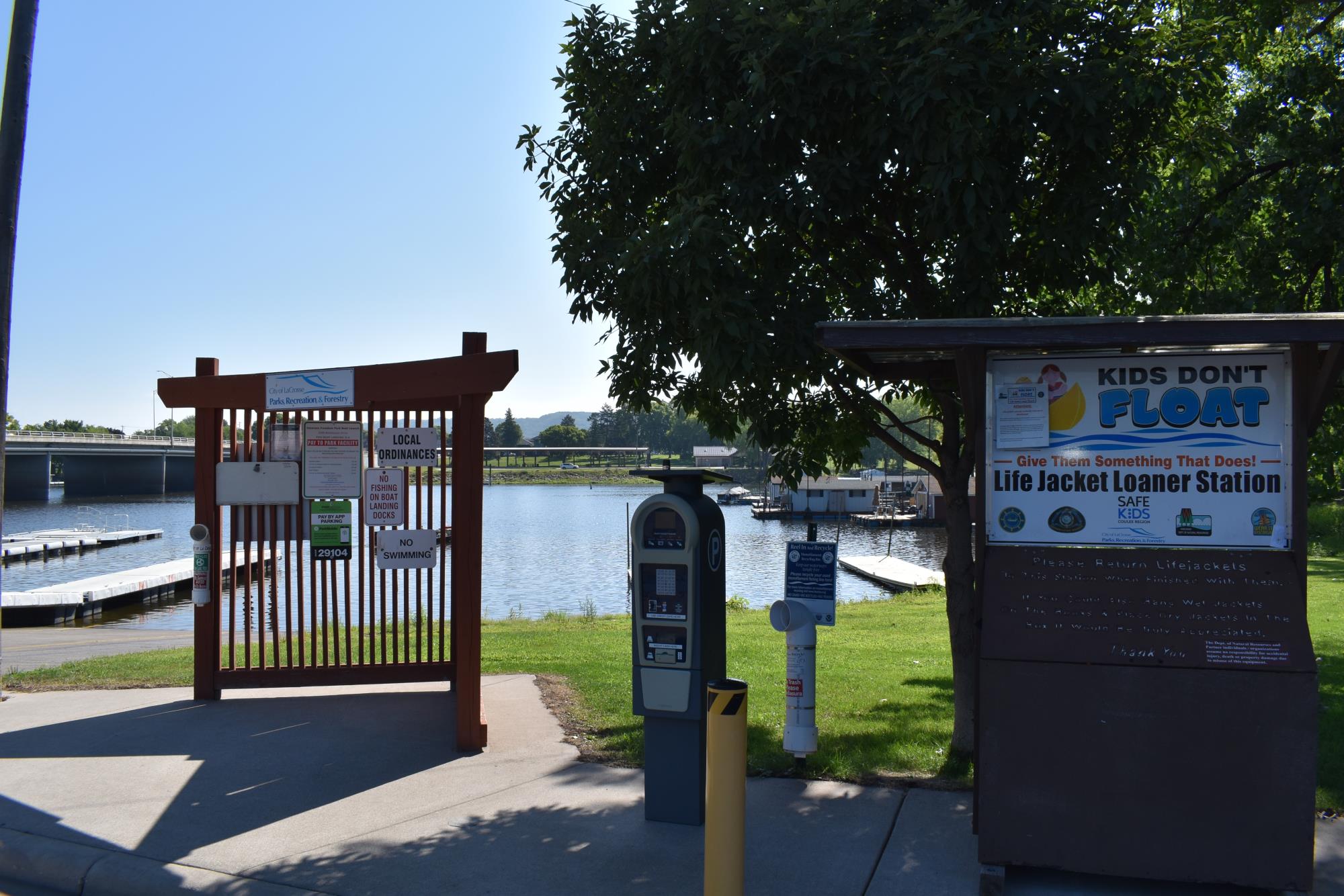 Veterans Memorial Boat Launch info Station